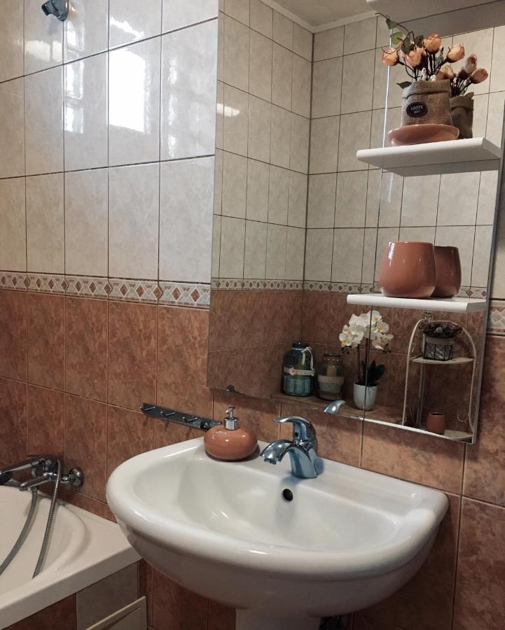 Kara Apartman Odorheiu Secuiesc Ngoại thất bức ảnh